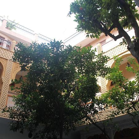 Riad Les Chrifis Navette Aeroport 24 Sur 24 Fez Bagian luar foto