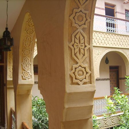 Riad Les Chrifis Navette Aeroport 24 Sur 24 Fez Bagian luar foto