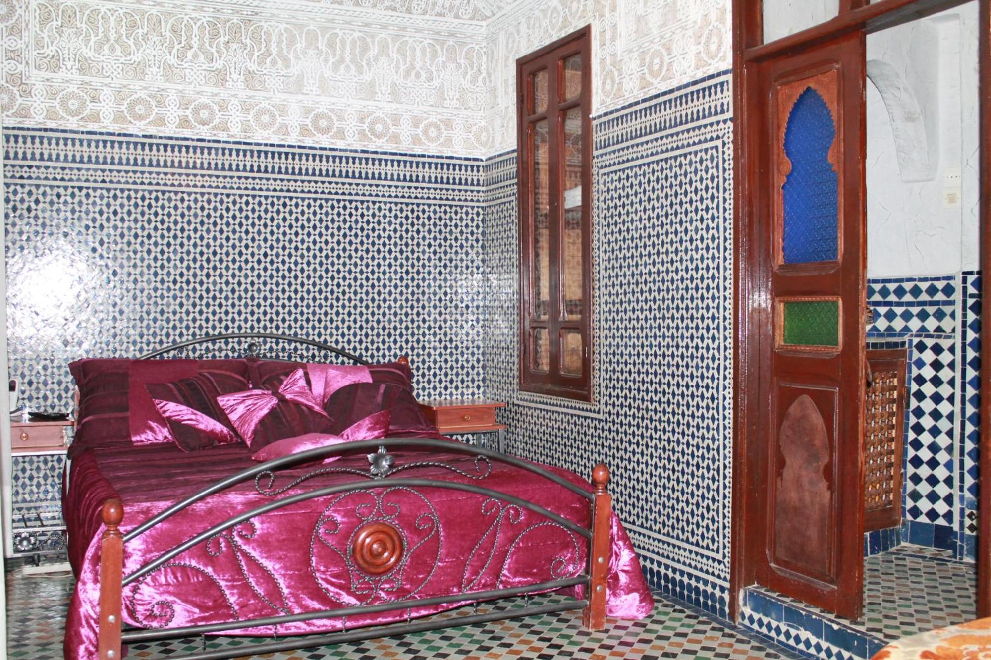 Riad Les Chrifis Navette Aeroport 24 Sur 24 Fez Ruang foto