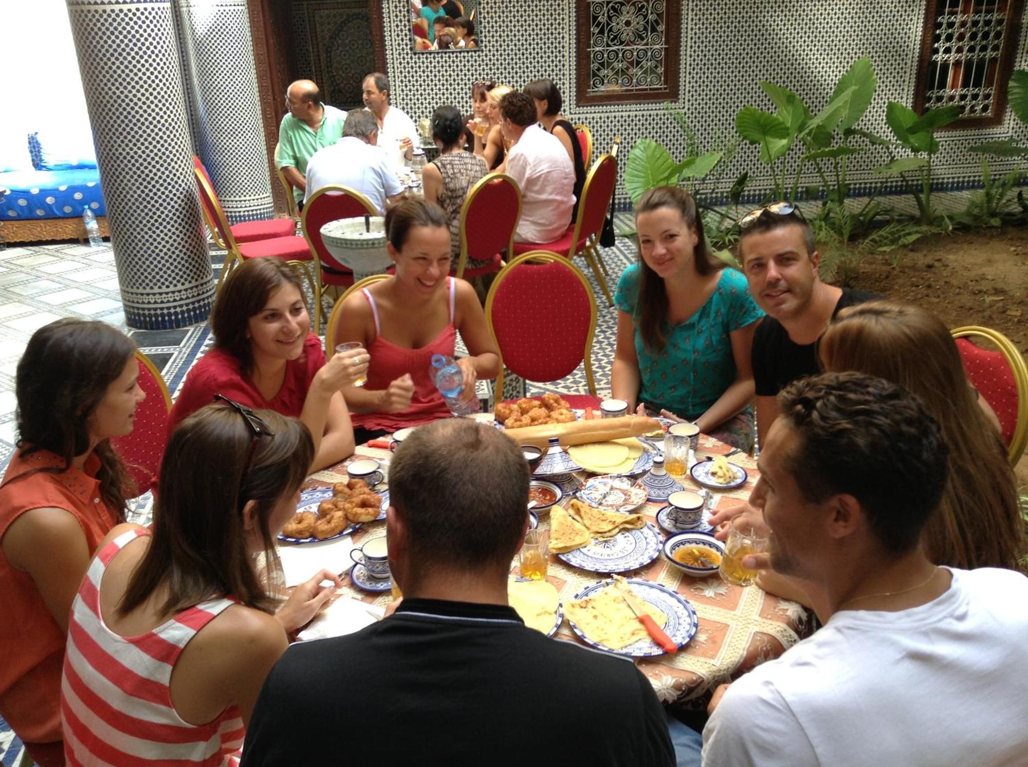 Riad Les Chrifis Navette Aeroport 24 Sur 24 Fez Bagian luar foto
