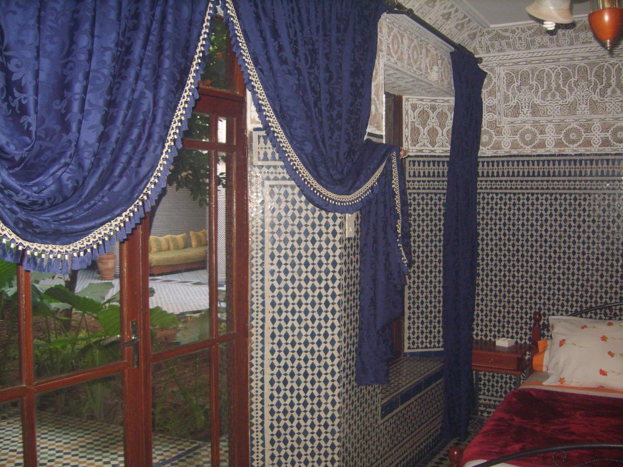 Riad Les Chrifis Navette Aeroport 24 Sur 24 Fez Ruang foto